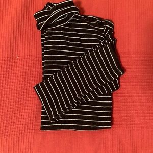 STRIPED TURTLE NECK LONG SLEEVE TOP